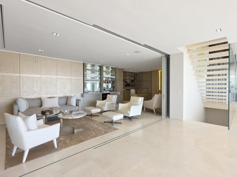 5 Bedroom Property for Sale in Fresnaye Western Cape